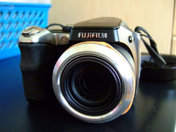 Fujifilm S8000fd shot with F10